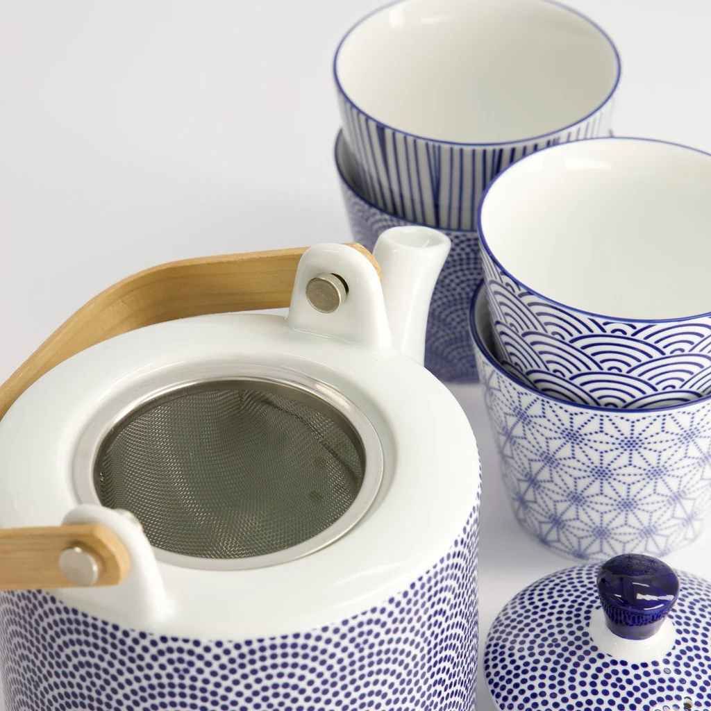 Nippon Blue Tea Giftset Dots 0.8lt w/ 4 Cups Lines-Star-Dots-Wave - Image 3