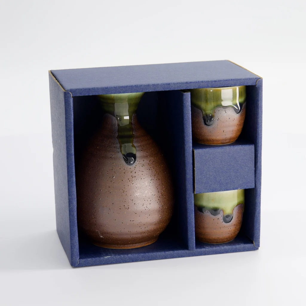 Sake Set Iga Oribe 1:2 300ml/50ml - Image 3
